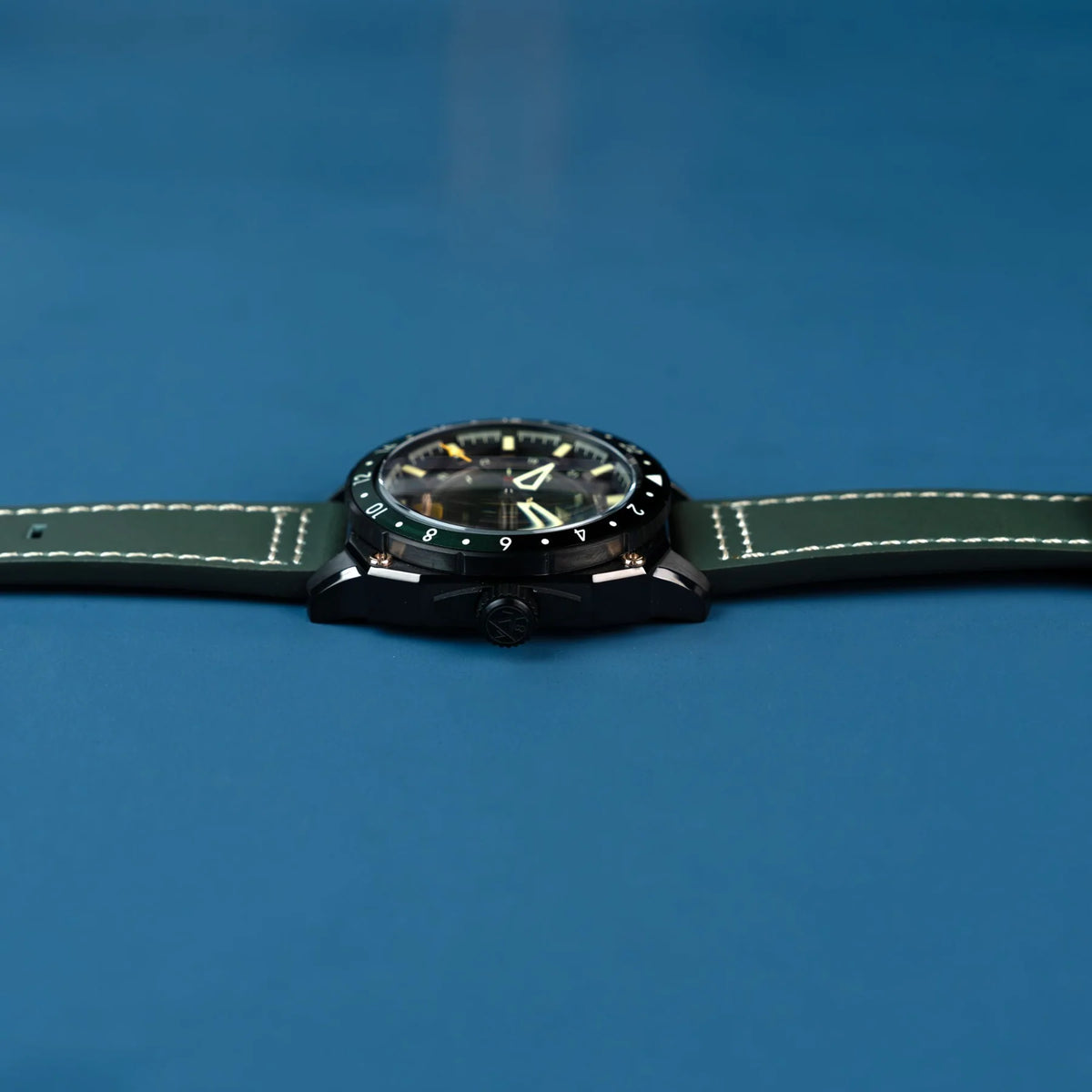 AVI-8 Hawker Hunter Atlas GMT Automatic Green Watch, view 3