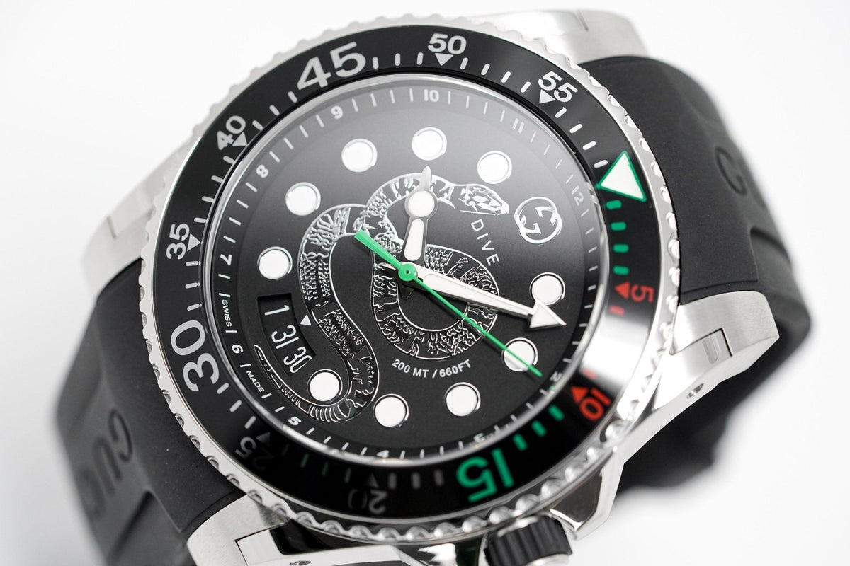 gucci-dive-watch-silver-snake-