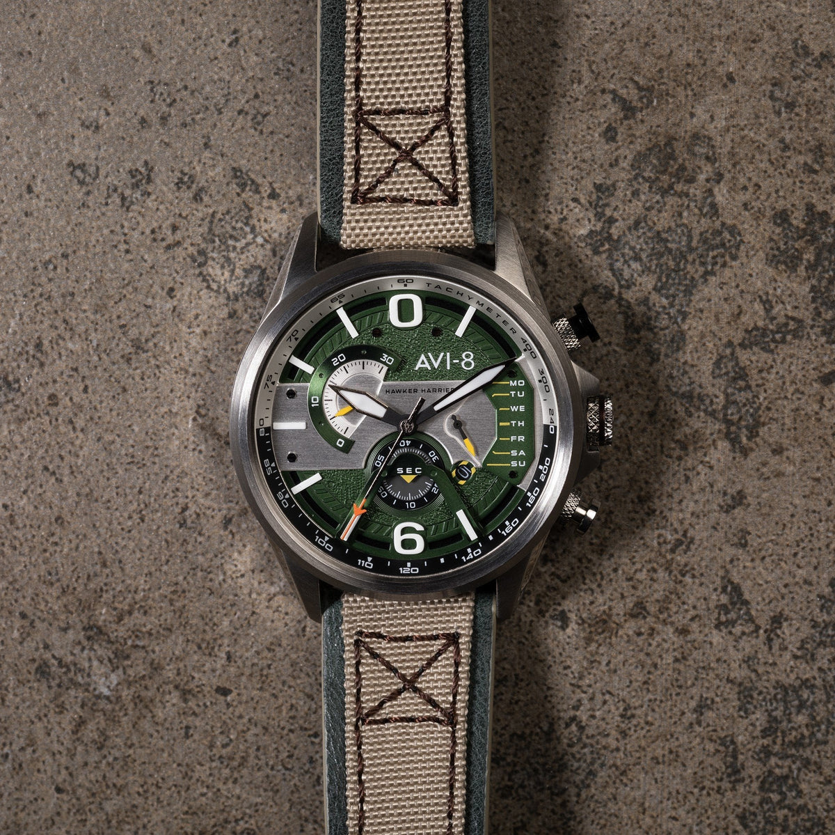 Orologio da uomo AVI-8 Hawker Hurricane Classic Chronograph Imperial War Museums Edition quadrante bianco al quarzo AV-4011-1E Orologio da uomo AVI-8 Hawker Hurricane Classic Chronograph Imperial War Museums Edition quadrante bianco al quarzo AV-4011-1E
