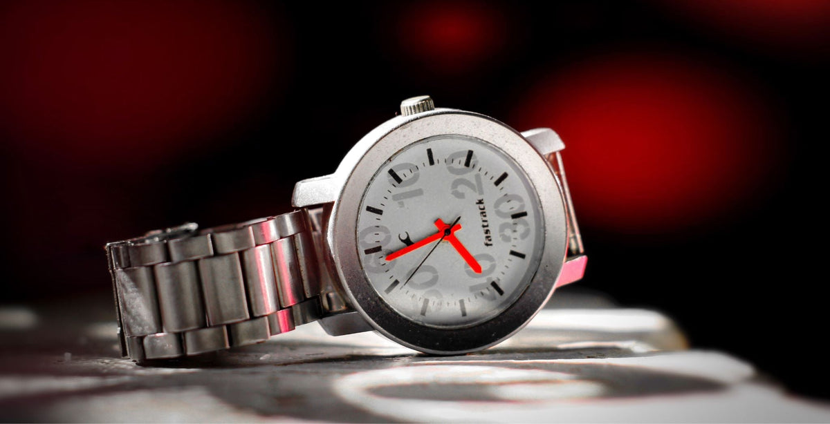 Timeless Circular Watches: Complete Style Guide for Men and Women