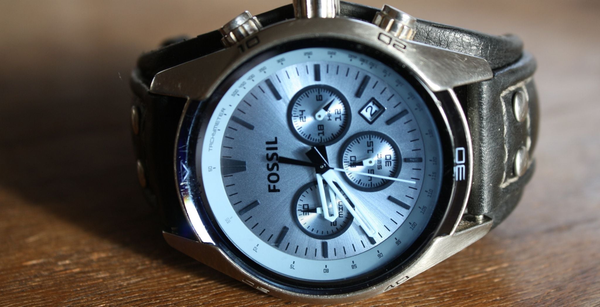 Slim Watches for Men: Sleek & Stylish Timepieces