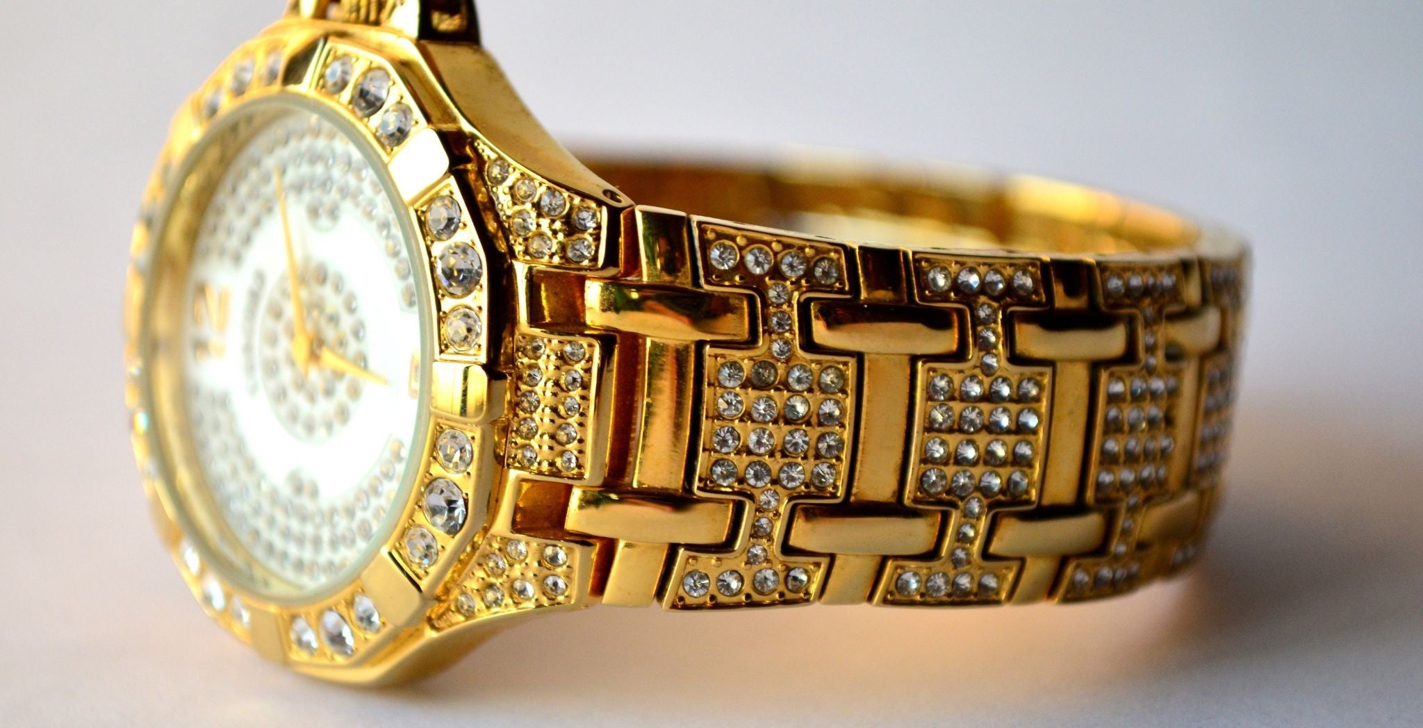 What Are Swarovski Watches? Crystal Elegance, Features & Where to Buy
