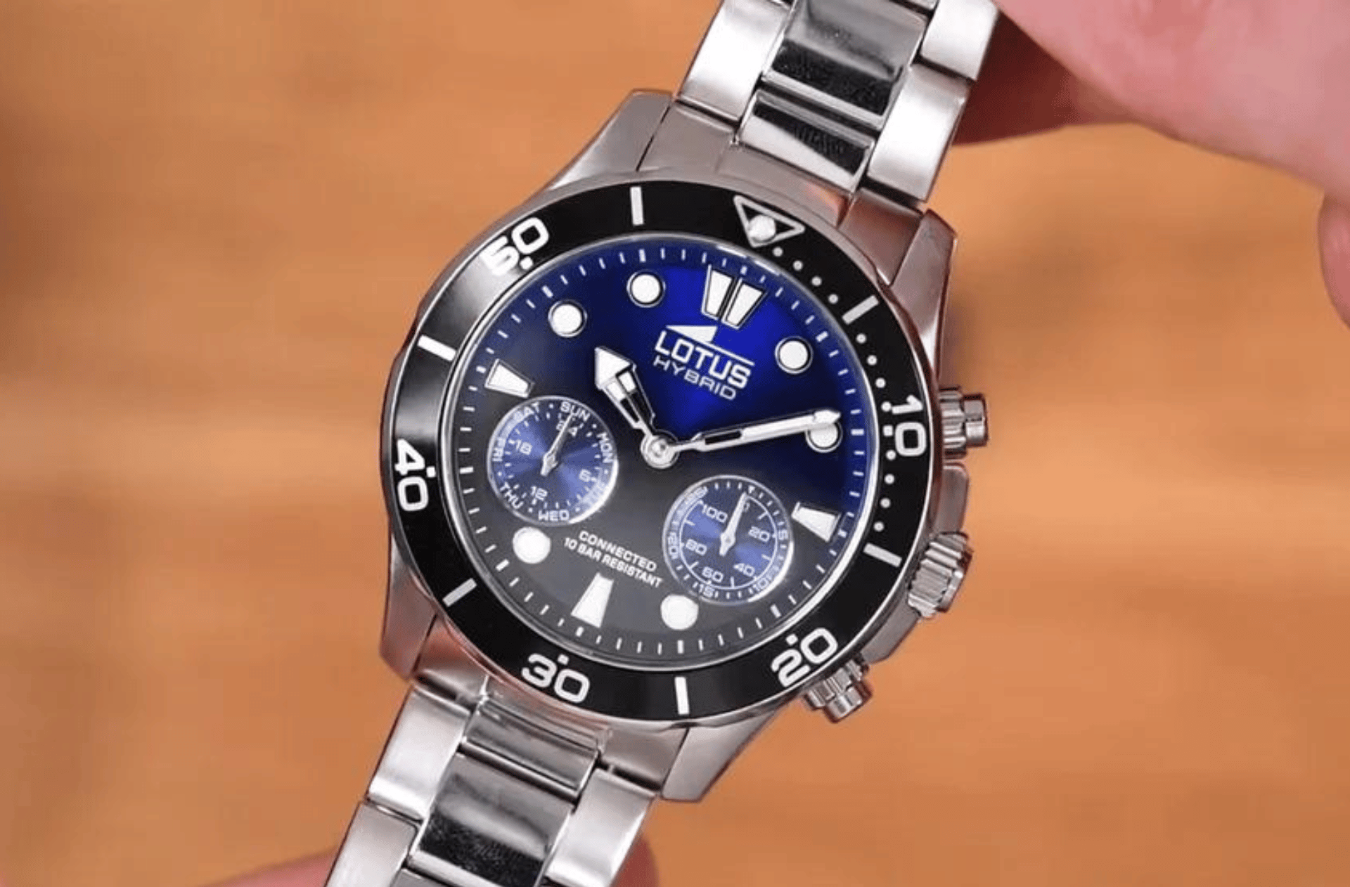 Guess top hybrid smartwatch