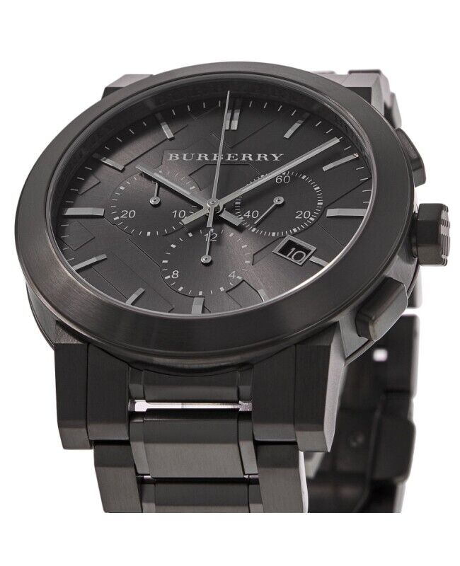 Swiss-made quartz chronograph with running seconds, 30-minute and