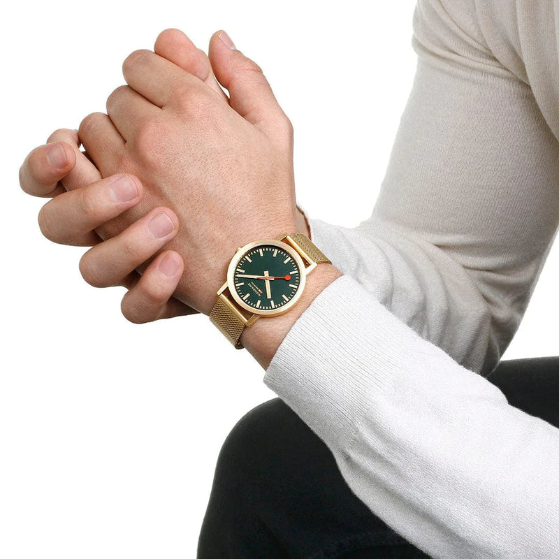 Analogue Watch - Mondaine Classic Unisex Gold Watch A660.30314.60SBM